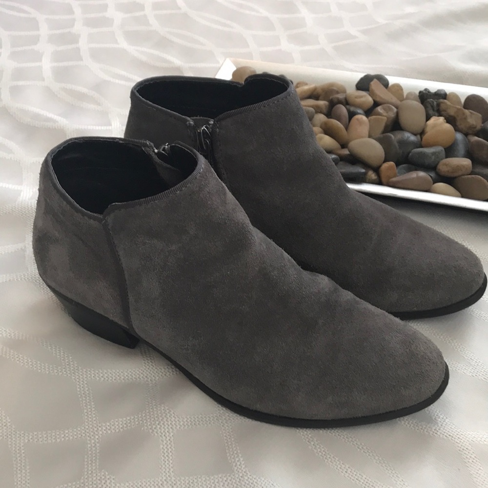 Crown Vintage Women’s Suede Boots